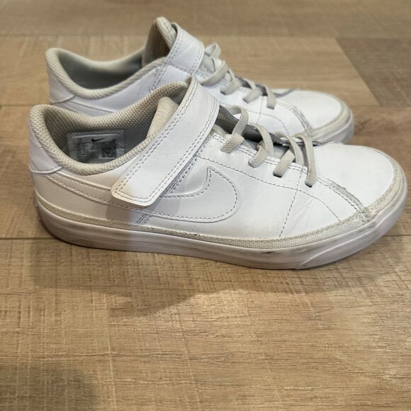 Nike Other - NIKE YOUTH GIRLS WHITE SNEAKER SHOE 2Y DA5381-104